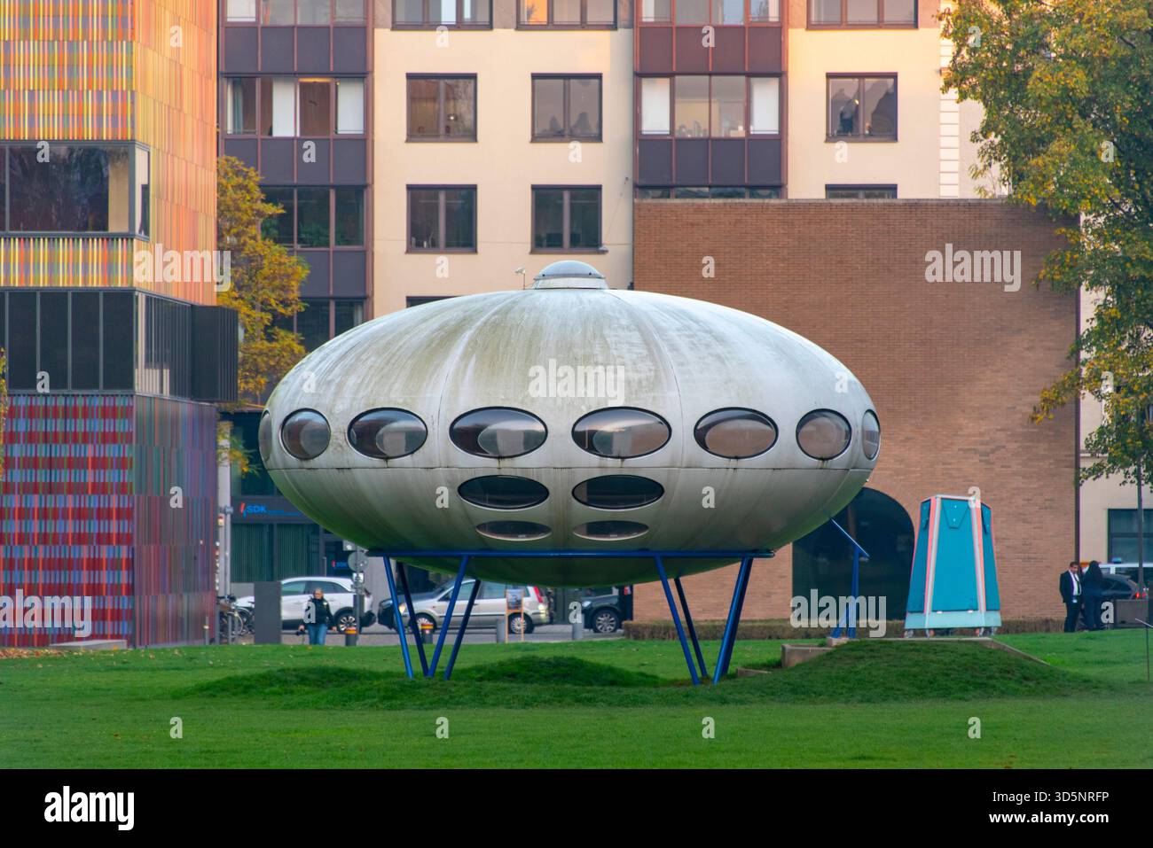 Monaco di Baviera, Germania - 30 ottobre 2024: Prototipo di una casa prefabbricata a forma di UFO del 1968 Foto Stock