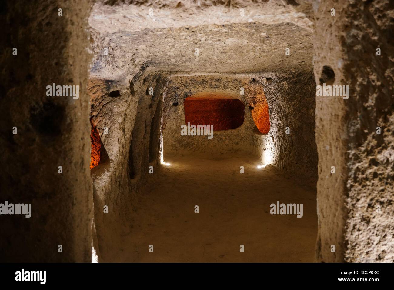 NEVSEHIR, TURKIYE - 09 AGOSTO 2025: Città sotterranea di Kaymakli nella città di Kaymakli Foto Stock