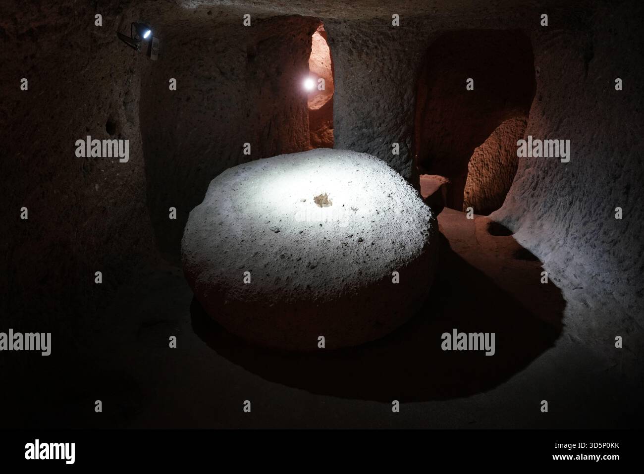 NEVSEHIR, TURKIYE - 09 AGOSTO 2025: Città sotterranea di Kaymakli nella città di Kaymakli Foto Stock