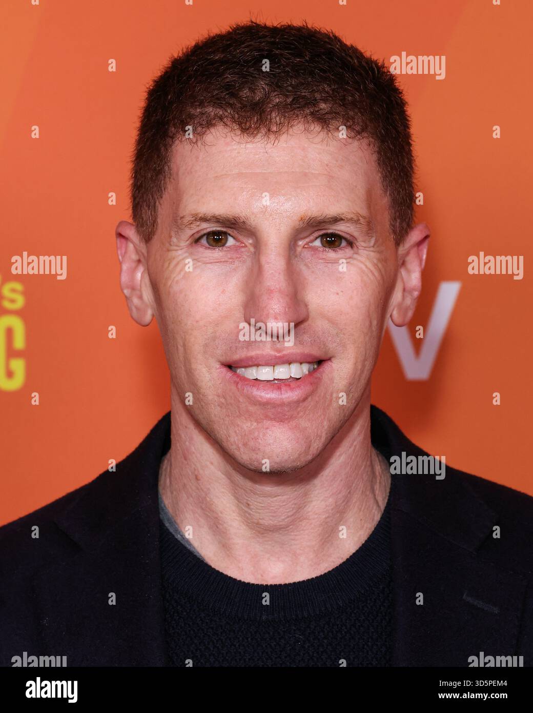 LOS ANGELES, CALIFORNIA, USA - 15 NOVEMBRE: Dan Miller arriva a Hilarity for Charity's Friendsgiving 2025, tenutosi al Rolling Greens DTLA il 15 novembre 2025 a Los Angeles, California, Stati Uniti. (Foto di Xavier Collin/Image Press Agency) Foto Stock