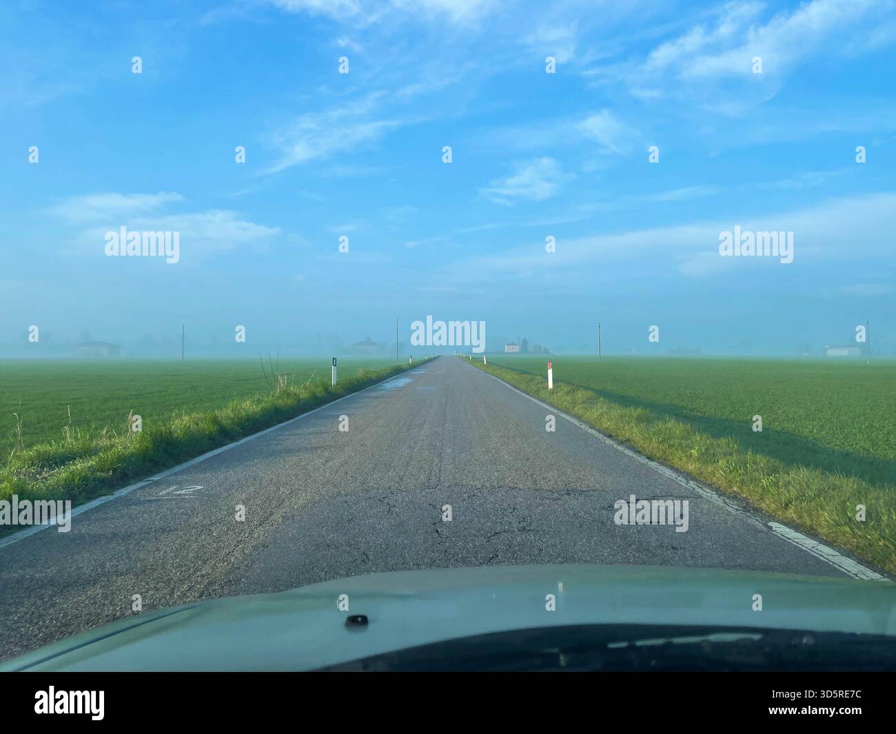 Strada di campagna Emilia Romagna, Italia. Foto di alta qualità Foto Stock