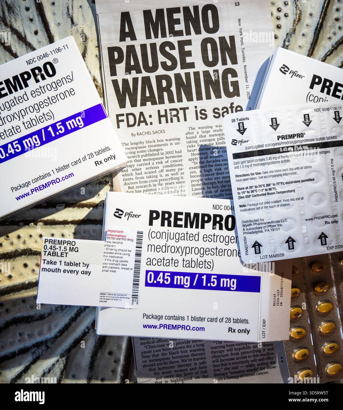 STILL Life of Prempro Boxes e un articolo del New York Post che dice che HRT è sicuro da usare, 2025, Stati Uniti Foto Stock