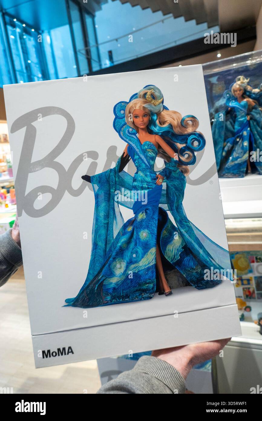 Il Museum of Modern Art è una popolare istituzione culturale con un negozio di articoli da regalo a New York City, USA 2025 Foto Stock