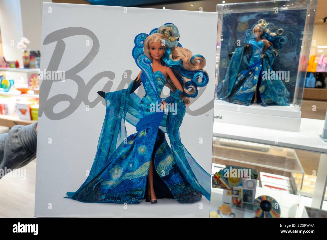 Il Museum of Modern Art è una popolare istituzione culturale con un negozio di articoli da regalo a New York City, USA 2025 Foto Stock