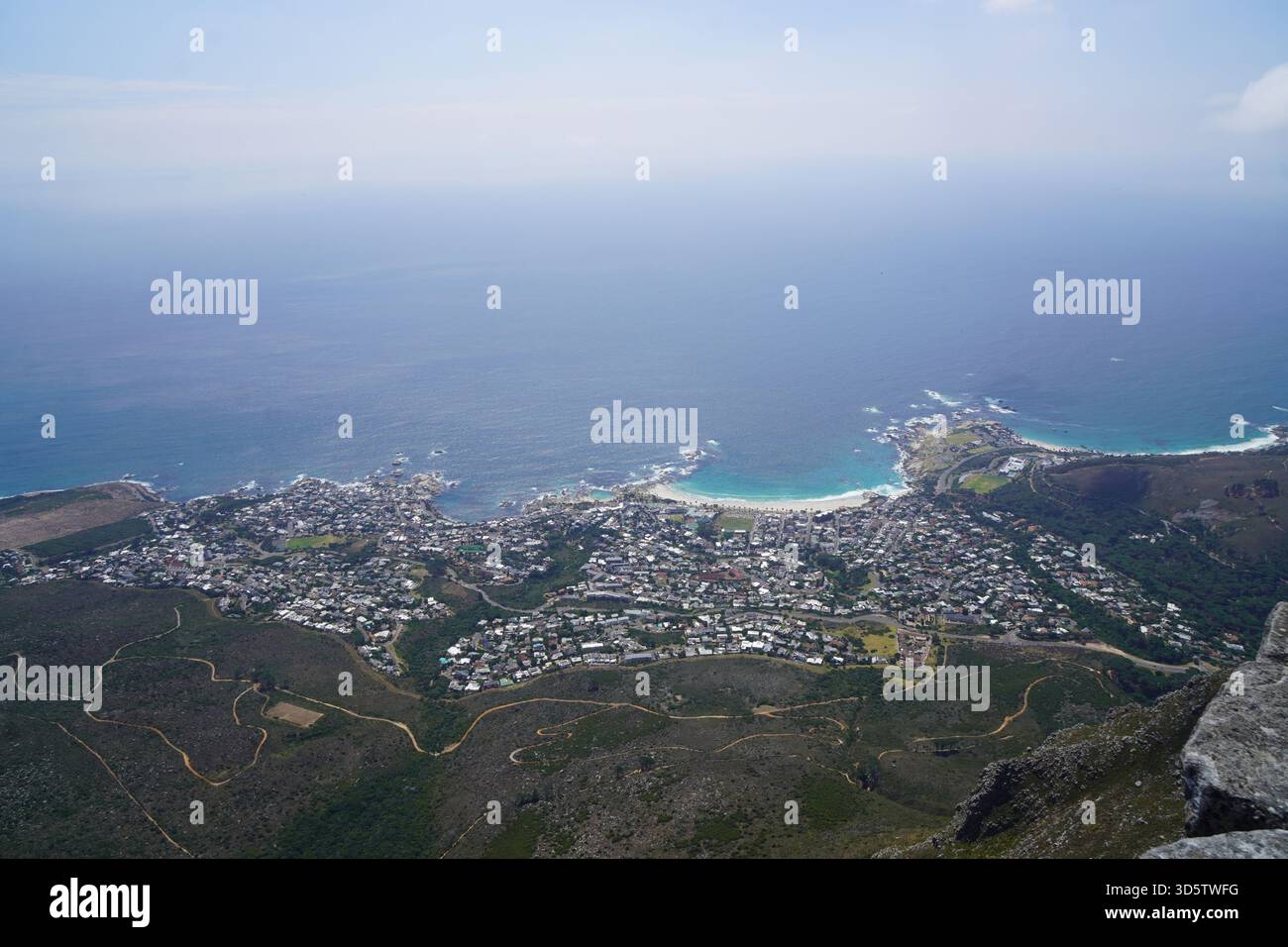 Panoramica su Camps Bay, spiagge, città del Capo, Sud Africa Foto Stock