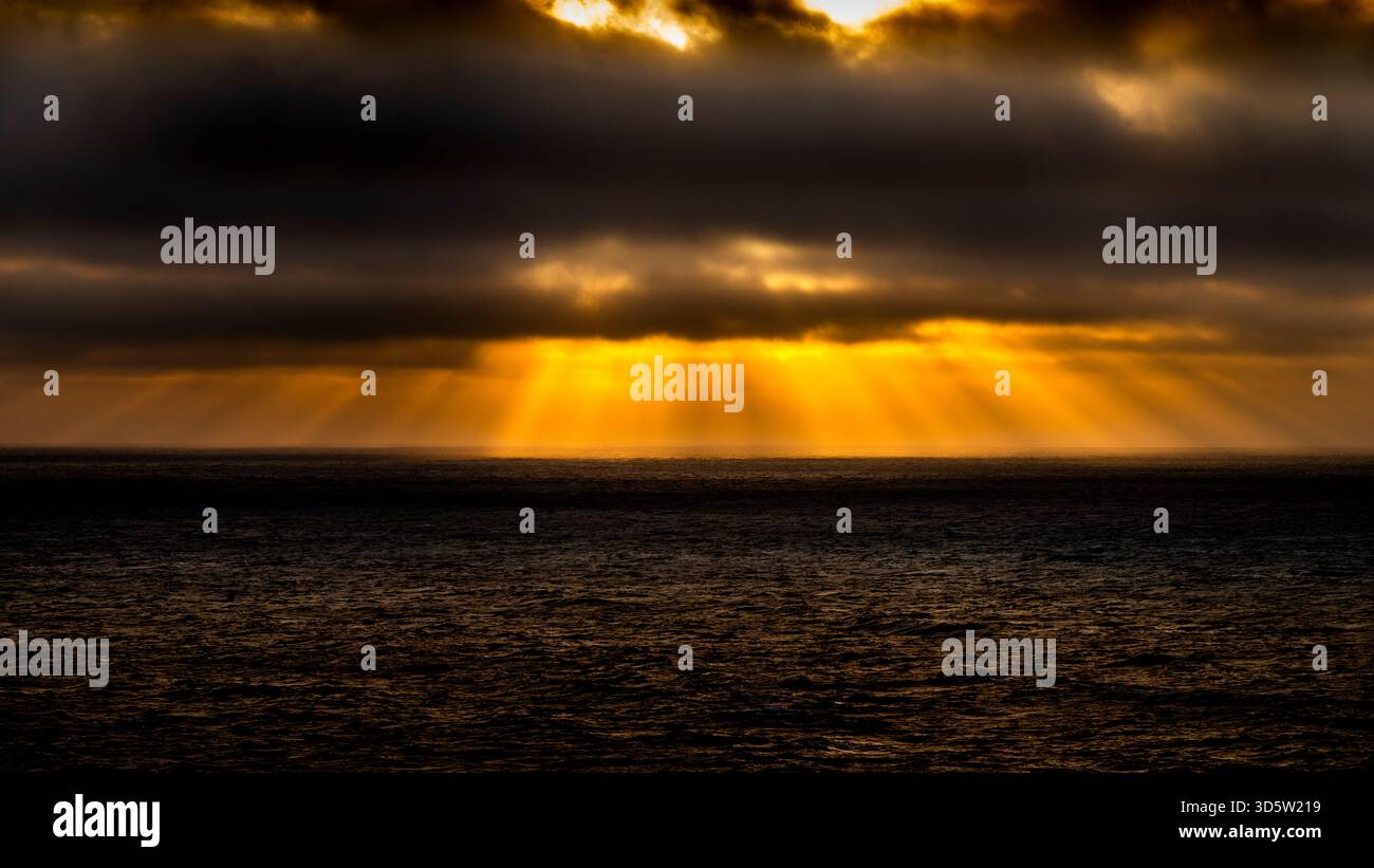 tempesta tropicale in avvicinamento dall'oceano Foto Stock
