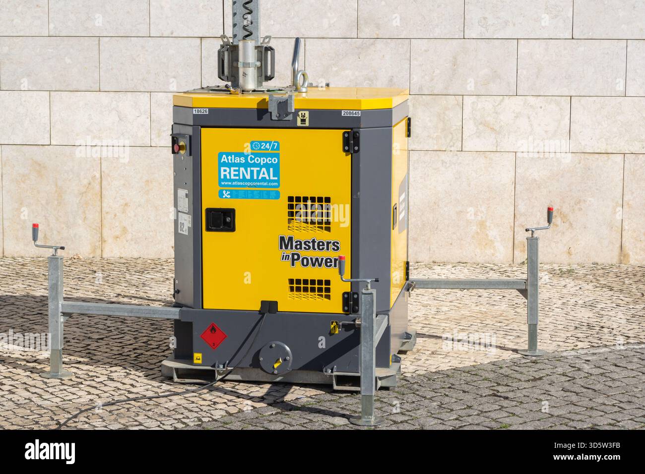 Torre faro Atlas copco Rental che fornisce energia per varie applicazioni industriali Foto Stock