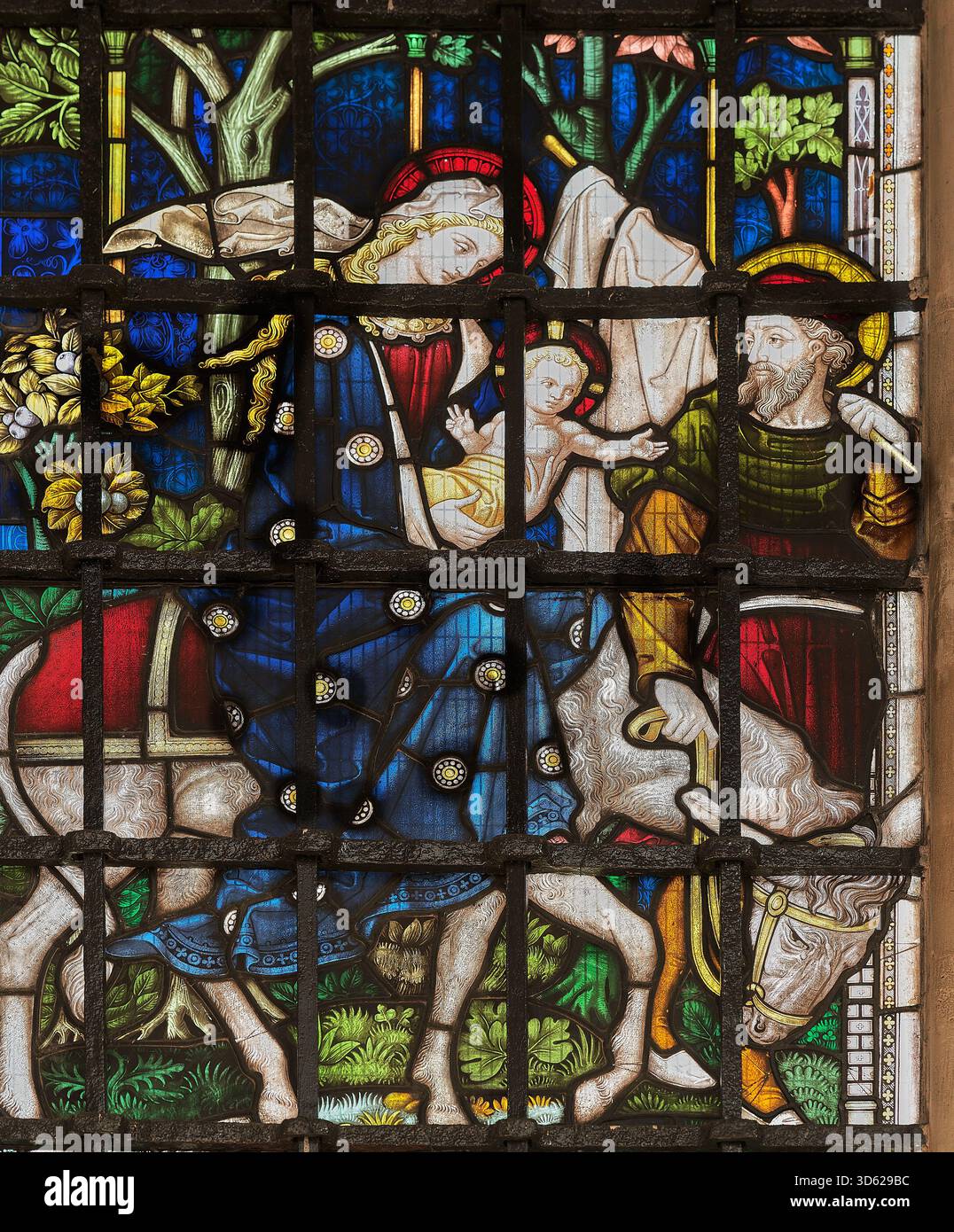 Vetrate colorate, di Maria e Giuseppe in fuga in Egitto con il bambino Gesù, nella cattedrale di Chichester, in Inghilterra. Foto Stock