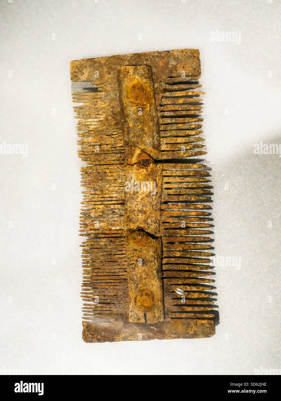 Pettine d'osso dal porto di Classe - vi - VII secolo d.C. - Museo della città e del territorio - Ravenna, Italia Foto Stock