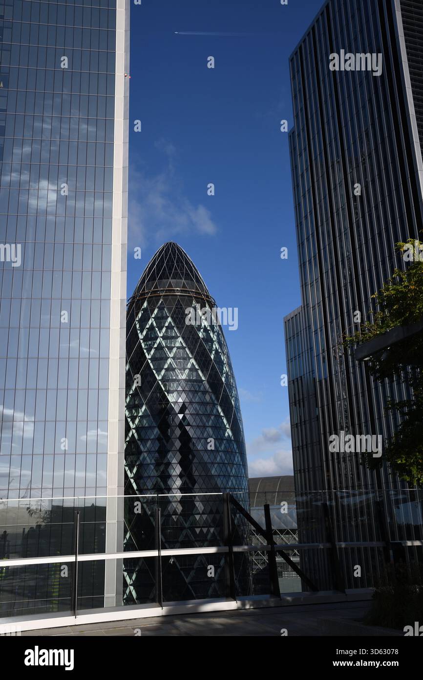 Grattacieli, Aldgate, East London, England, United Kingdom - Vista dal Giardino, 120 Fenchurch Street; The Gherkin; Foto Stock