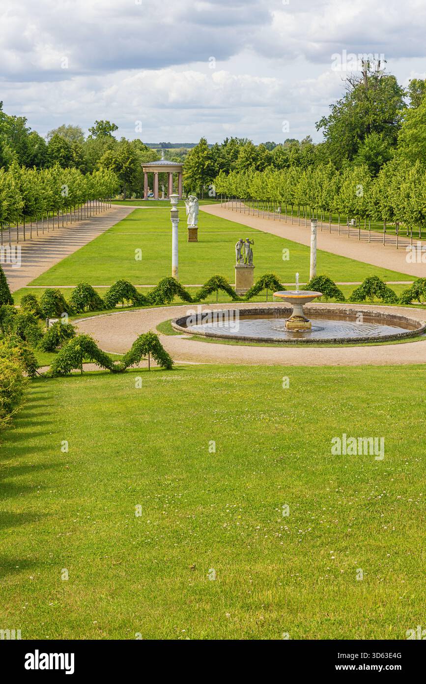 Editoriale: NEUSTRELITZ, MECLEMBURGO-VORPOMMERN, GERMANIA, 9 giugno 2025 - il giardino del palazzo di Neustrelitz, l'invenzione del potente e amante del divertimento Foto Stock