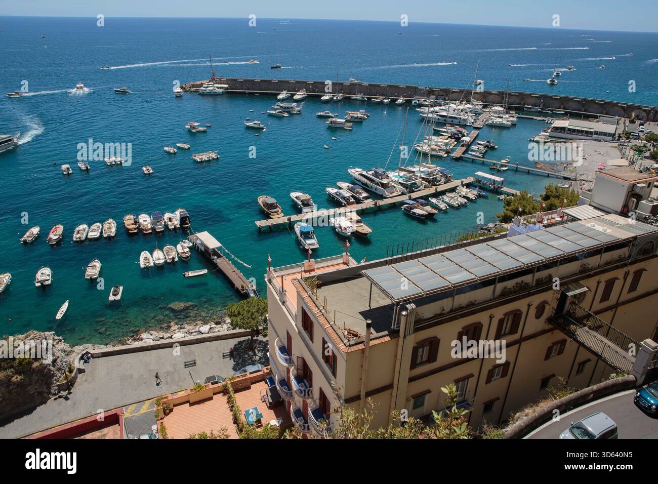 Costiera amalfitana e porticciolo Foto Stock