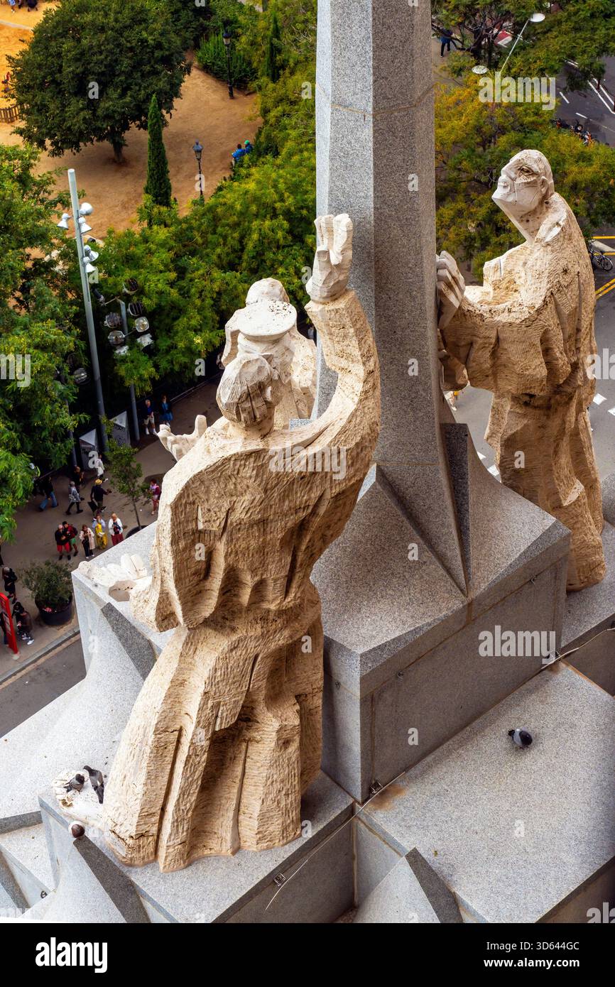 Facciata passionale raffigurante Gesù sulla croce. Esterno della cattedrale in stile art nouveau Sagrada Familia a Barcellona, Catalunia, Spagna. Foto Stock