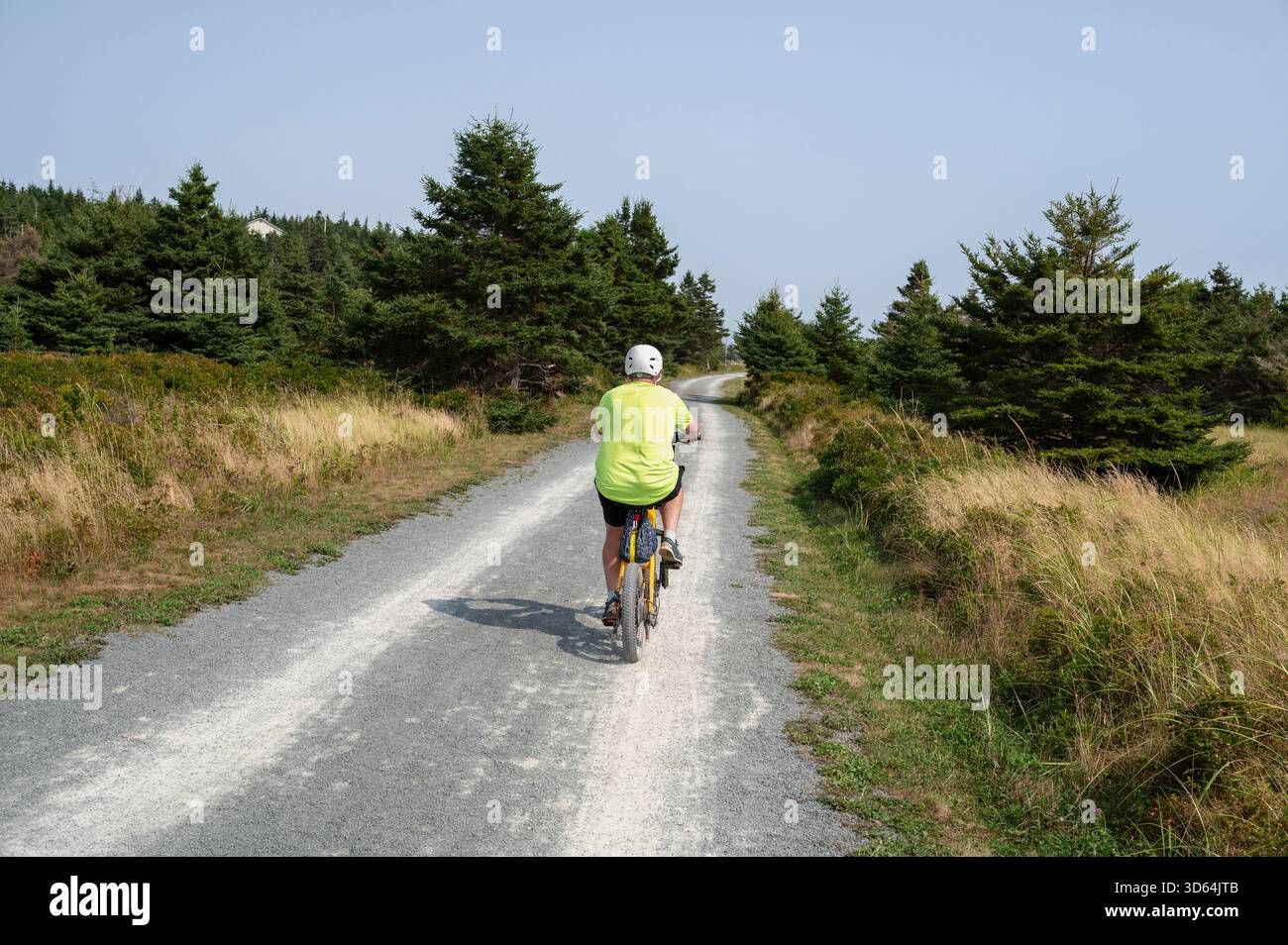 Ciclista e natura lungo il percorso panoramico dell'Atlantico, Lawrencetown Beach Provincial Park, nuova Scozia, Canada Foto Stock