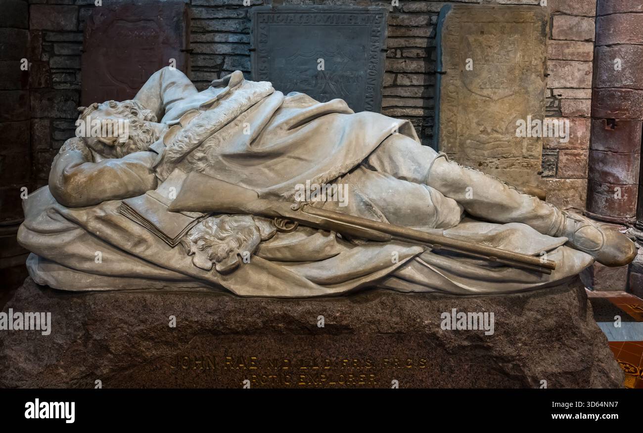 Effigie di marmo di John Rae, esploratore artico nella cattedrale di St magnus, Kirkwall, Isole Orcadi, Scozia, Regno Unito Foto Stock