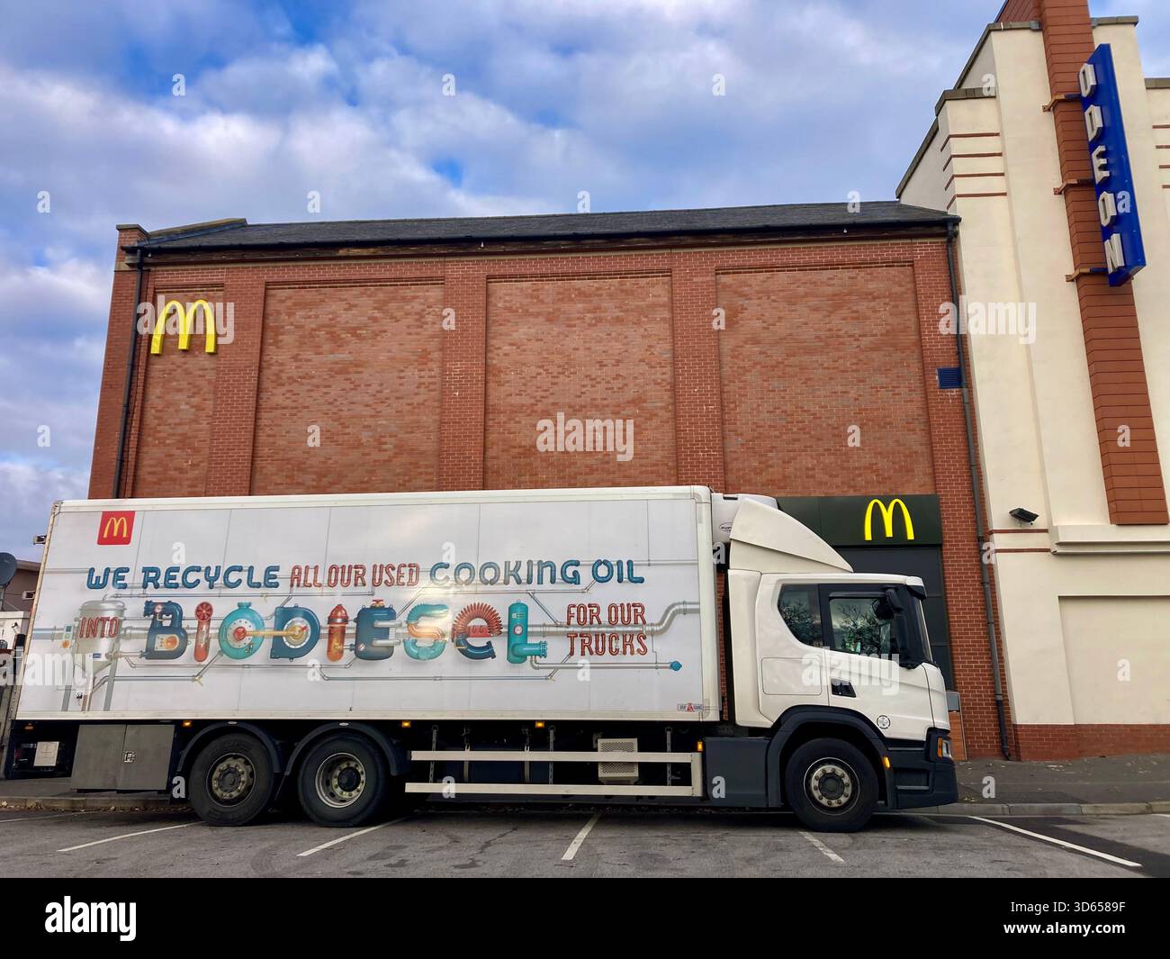 Campione della catena di fast food del Regno Unito opera un programma ecologico , ricicla tutto l'olio da cucina usato in biodiesel per i loro camion Foto Stock