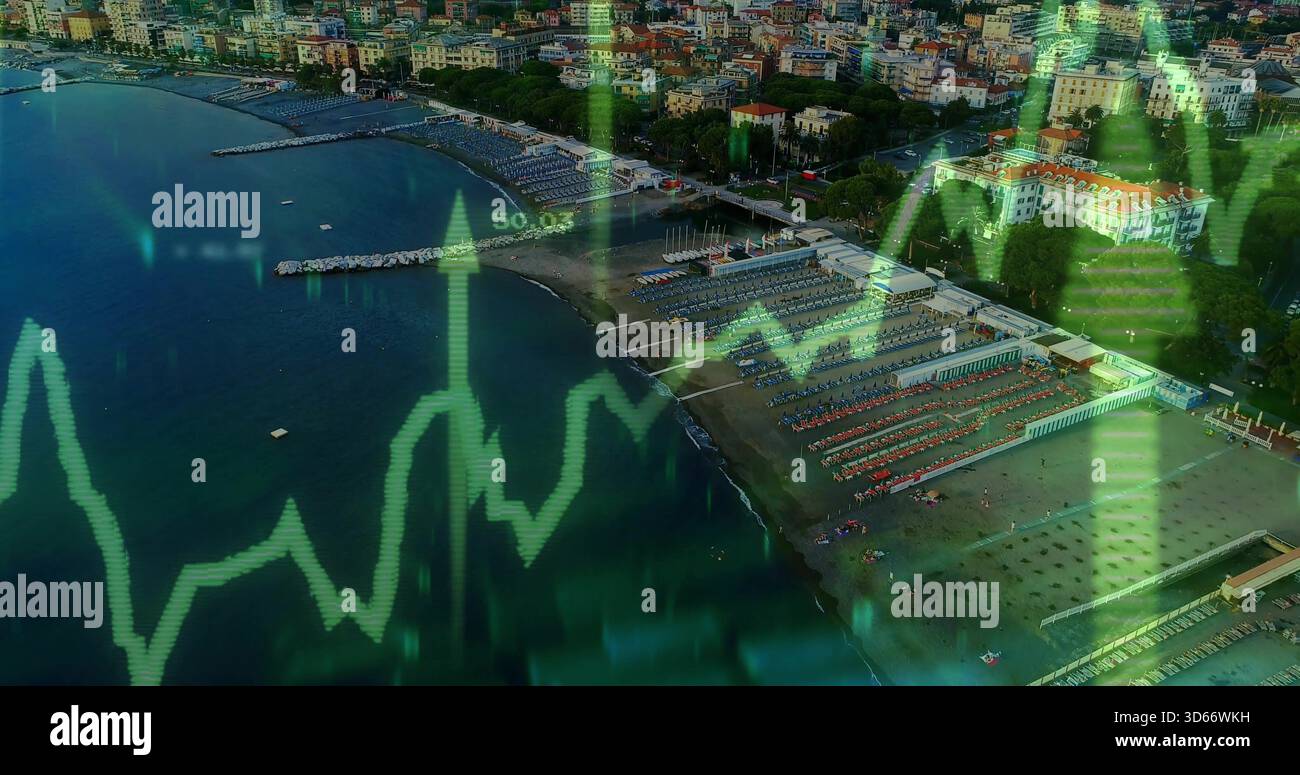 Mostra un resort aereo costiero che si fonde con una copertura finanziaria verde, con ombrelloni e moli Foto Stock