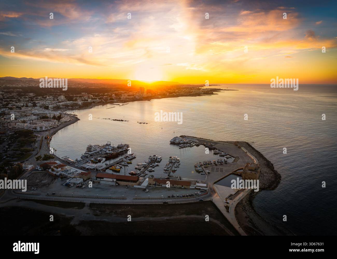 Paphos all'alba, vista aerea, Cipro Foto Stock