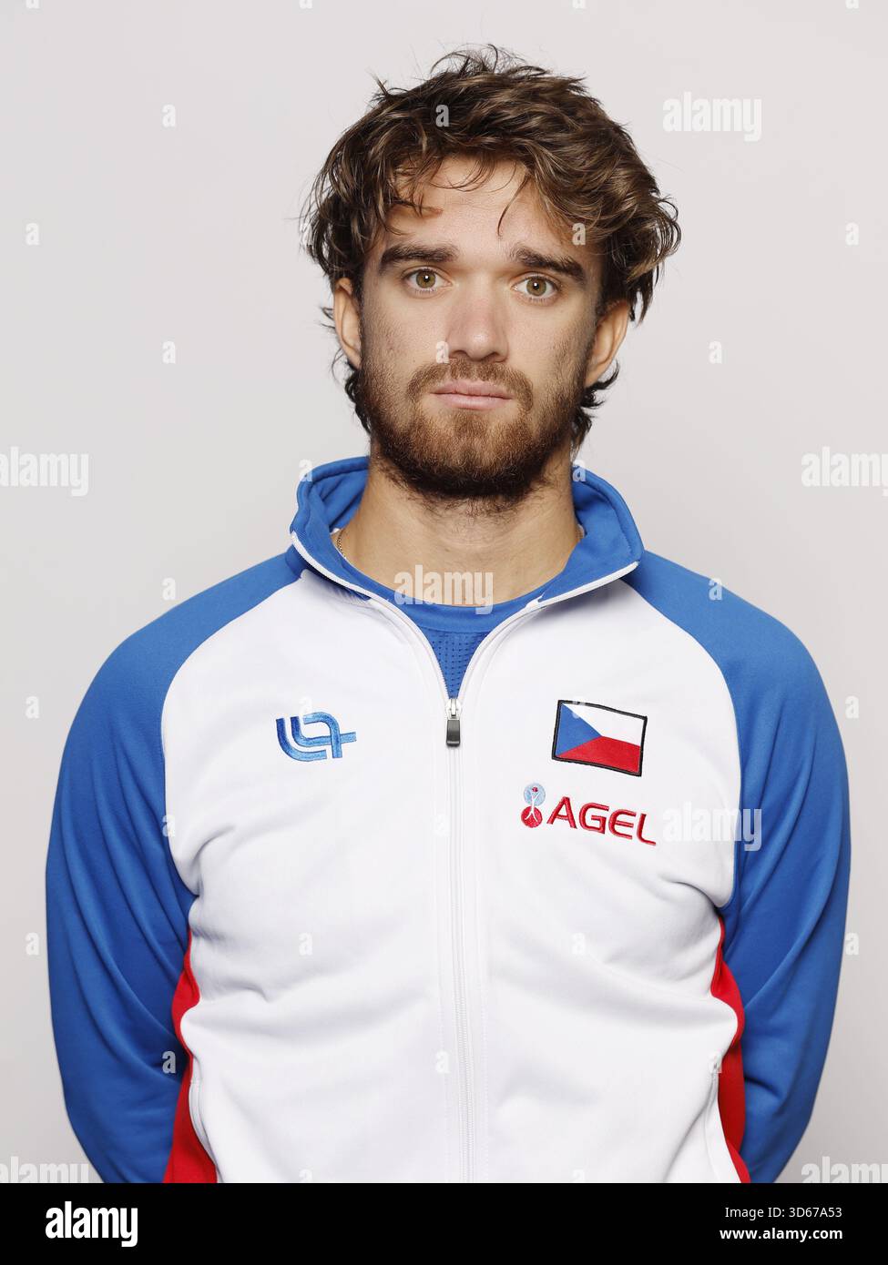 Tomas Machac, della Repubblica Ceca, prima della finale di Coppa Davis 2025, 18 novembre 2025, Bologna, Italia. (Foto CTK/Pavel Lebeda) Foto Stock