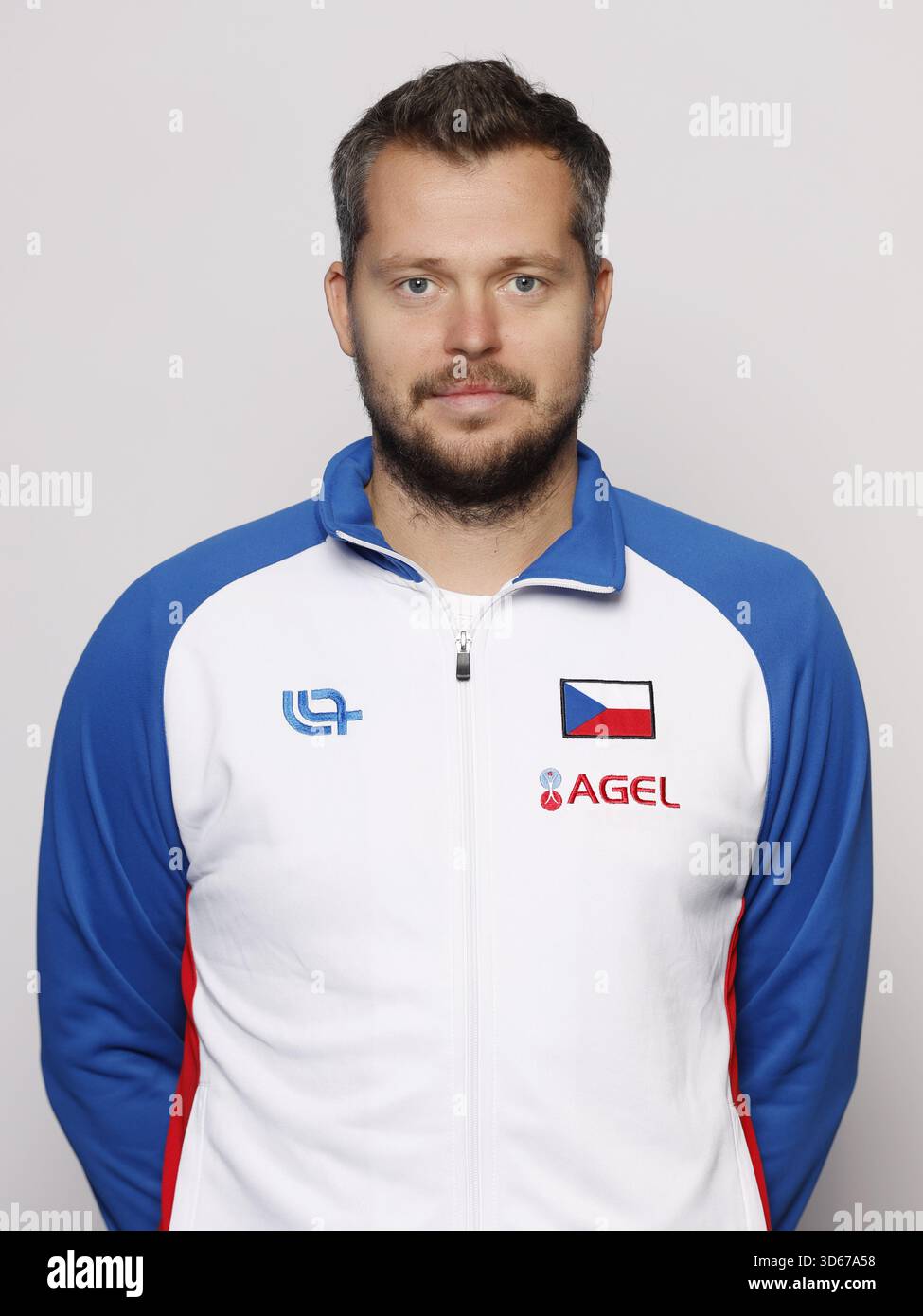 Adam Pavlasek, della Repubblica Ceca, prima delle finali a gironi di Coppa Davis 2025, 18 novembre 2025, Bologna, Italia. (Foto CTK/Pavel Lebeda) Foto Stock