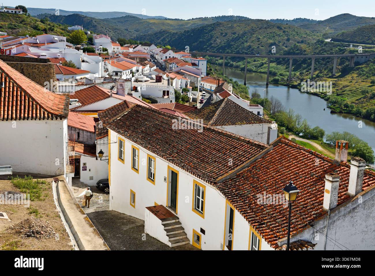 Mertola sul fiume Guadiana, regione dell'Alentejo, Portogallo, Europa meridionale Foto Stock