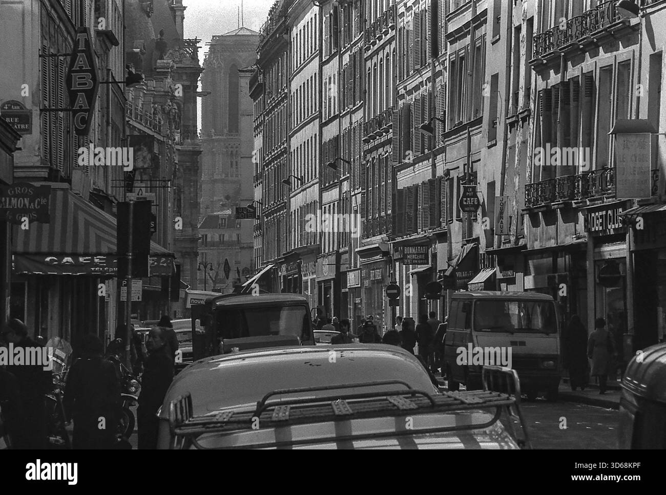 1975, Parigi, Rive guidava. Foto Stock