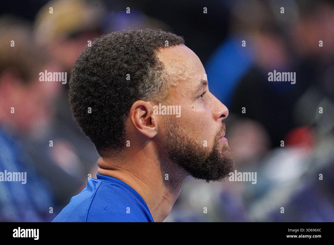 Orlando, Florida, Stati Uniti, 18 novembre 2025, i Golden State Warriors guardano Steph Curry #30 al Kia Center. (Foto: Marty Jean-Louis/Alamy Live News Foto Stock