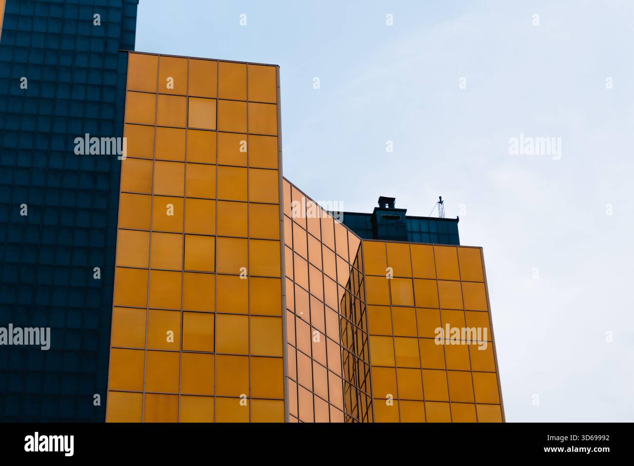 L'edificio amministrativo della Banca centrale della Repubblica dell'Azerbaigian. Baku, Azerbaigian. 21.09.2025. Foto Stock
