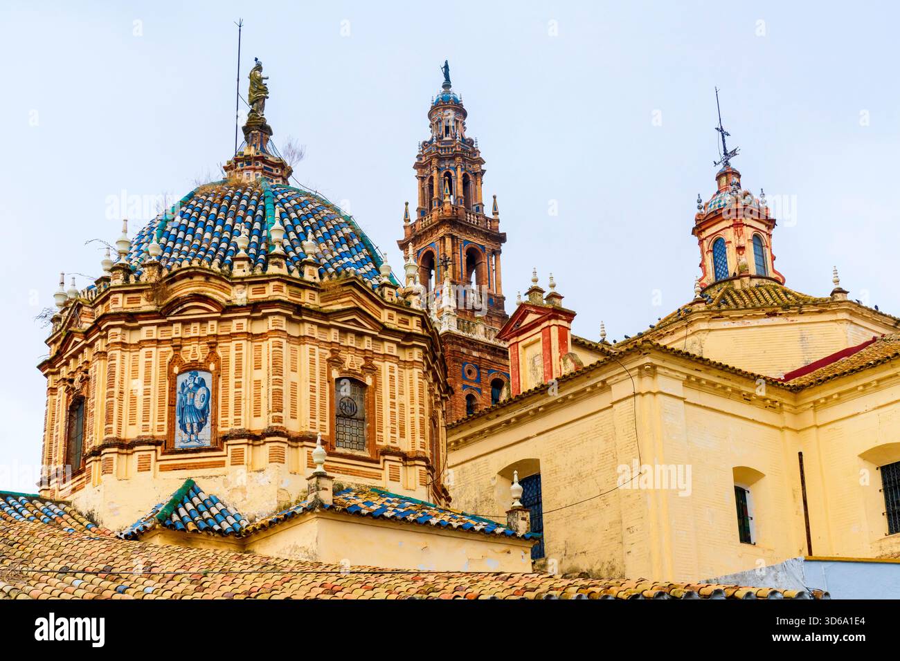 Il campanile della chiesa di San Pedro a Carmona, Siviglia, Andalusia, Spagna. La chiesa fu costruita alla fine del XV secolo. Il campanile (chiamato Girald Foto Stock
