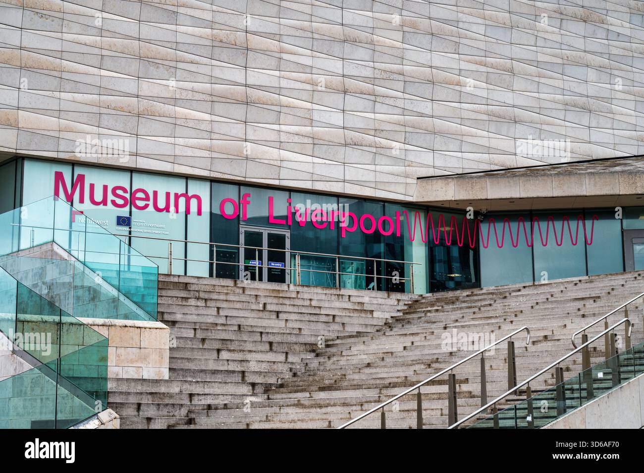 Liverpool, Regno Unito - 18 luglio 2025; Museo di Liverpool presso Albert Dock nella città di Liverpool. Foto Stock