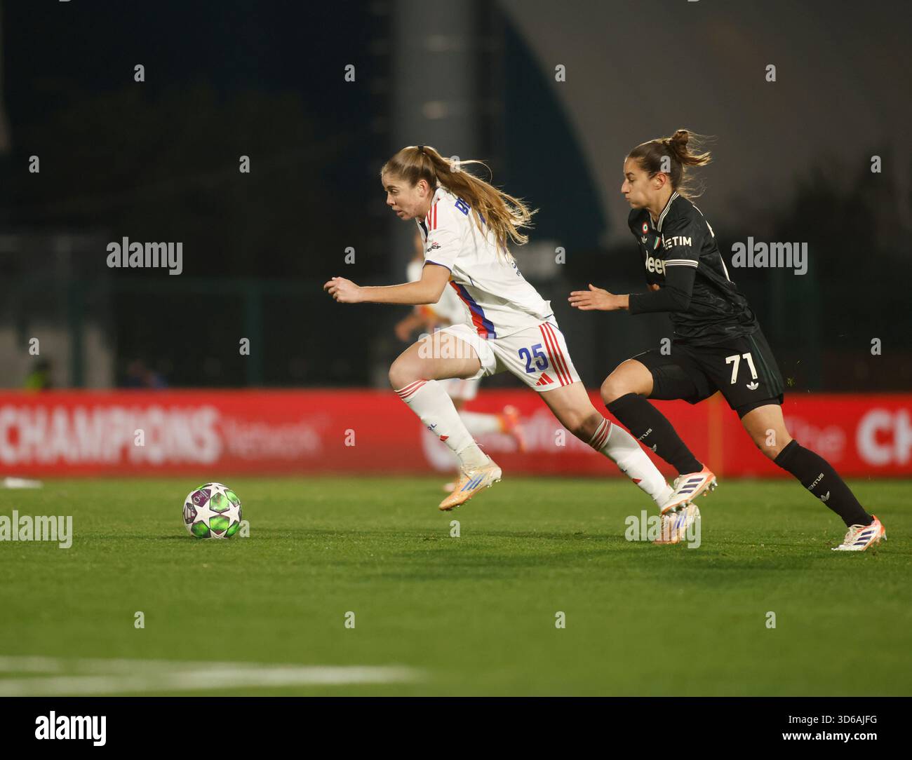 Biella, Italia. 19 novembre 2025. -O26- durante la partita di calcio della UEFA Women's Champions League 2025-26 tra Juventus Women e OL Lyonnes del 19 novembre 2025 allo stadio "Pozzo-la Marmora" di biella, Italia. Crediti: Nderim Kaceli/Alamy Live News Foto Stock