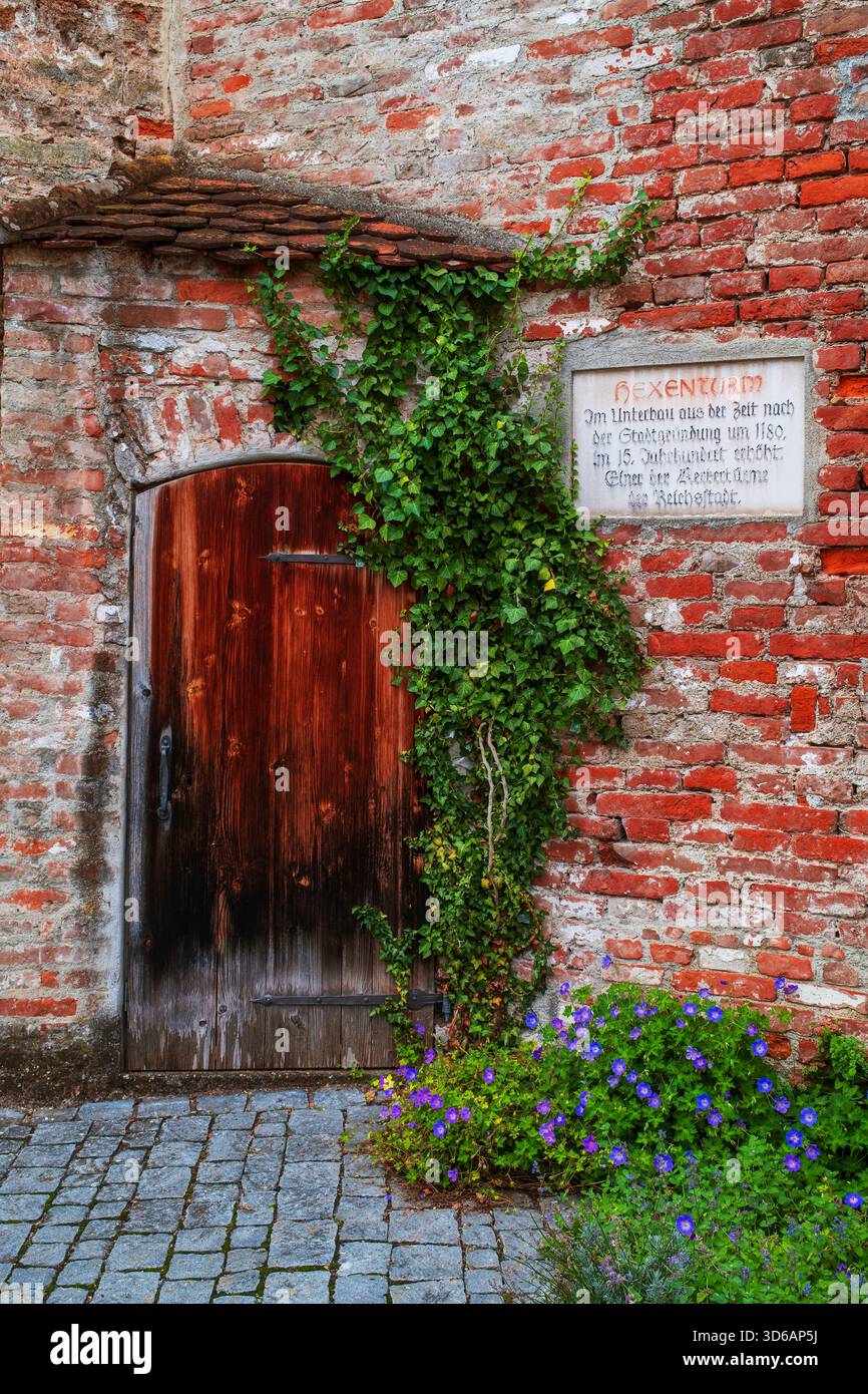 Vista della Witch Tower di Memmingen, Germania. Foto Stock