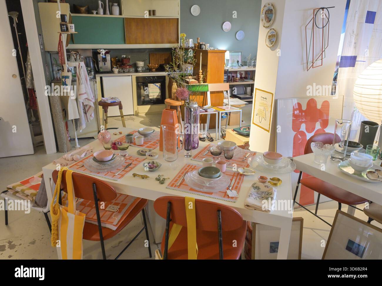 Negozio di beni di consumo anni '1950, oggetti di design, vista interna, Cité Radieuse le Corbusier, Unite d'Habitation, Vol. Michelet, Marsiglia, Francia Foto Stock