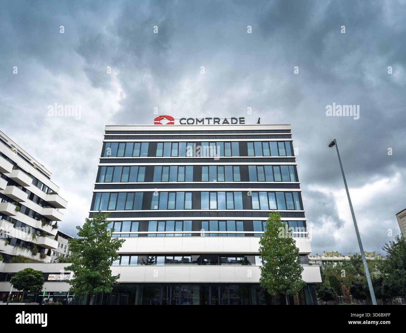 BELGRADO, SERBIA - 31 AGOSTO 2025: Edificio della sede Comtrade a Belgrado, Serbia, Comtrade è un'azienda tecnologica serba, specializzata in retai Foto Stock