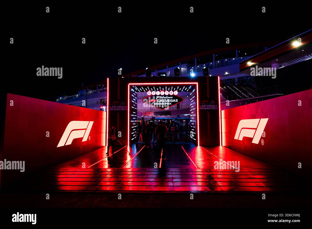 Ingresso a Paddock durante il Gran Premio di Formula 1 di Las Vegas 2025, 22° round del Campionato del mondo di Formula 1 2025 FIA dal 21 al 23 novembre 2025 sul Las Vegas Strip Circuit, a Paradise, Nevada, Stati Uniti d'America - foto DPPI Credit: DPPI Media/Alamy Live News Foto Stock