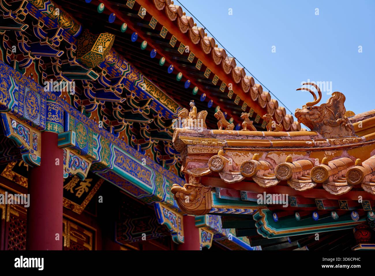 Palazzo d'Estate a Pechino, Cina - primo piano dei dettagli intorno al Padiglione Zongyin settentrionale Foto Stock