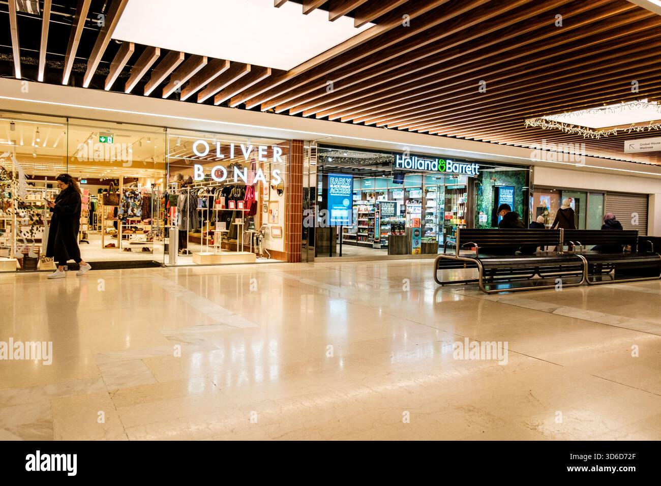 Londra Regno Unito, 17 novembre 2025, Oliver Bonas and Holland e Barrett High Street Retail Chain Shops Frontages Foto Stock