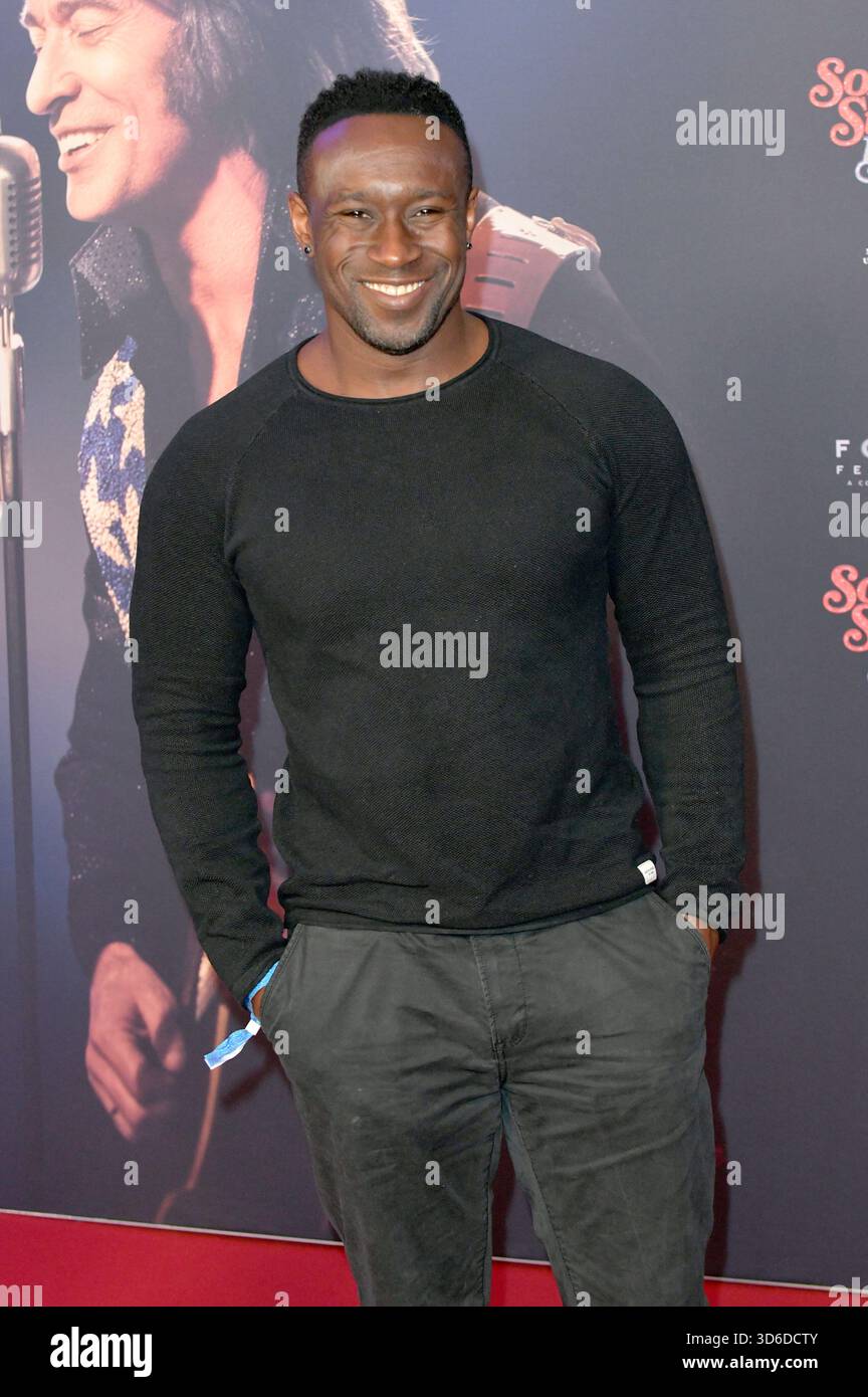 Jerry Kwarteng bei der Europapremiere des Kinofilms 'Song Sung Blue' im Zoo Palast. Berlino, 19.11.2025 Foto Stock