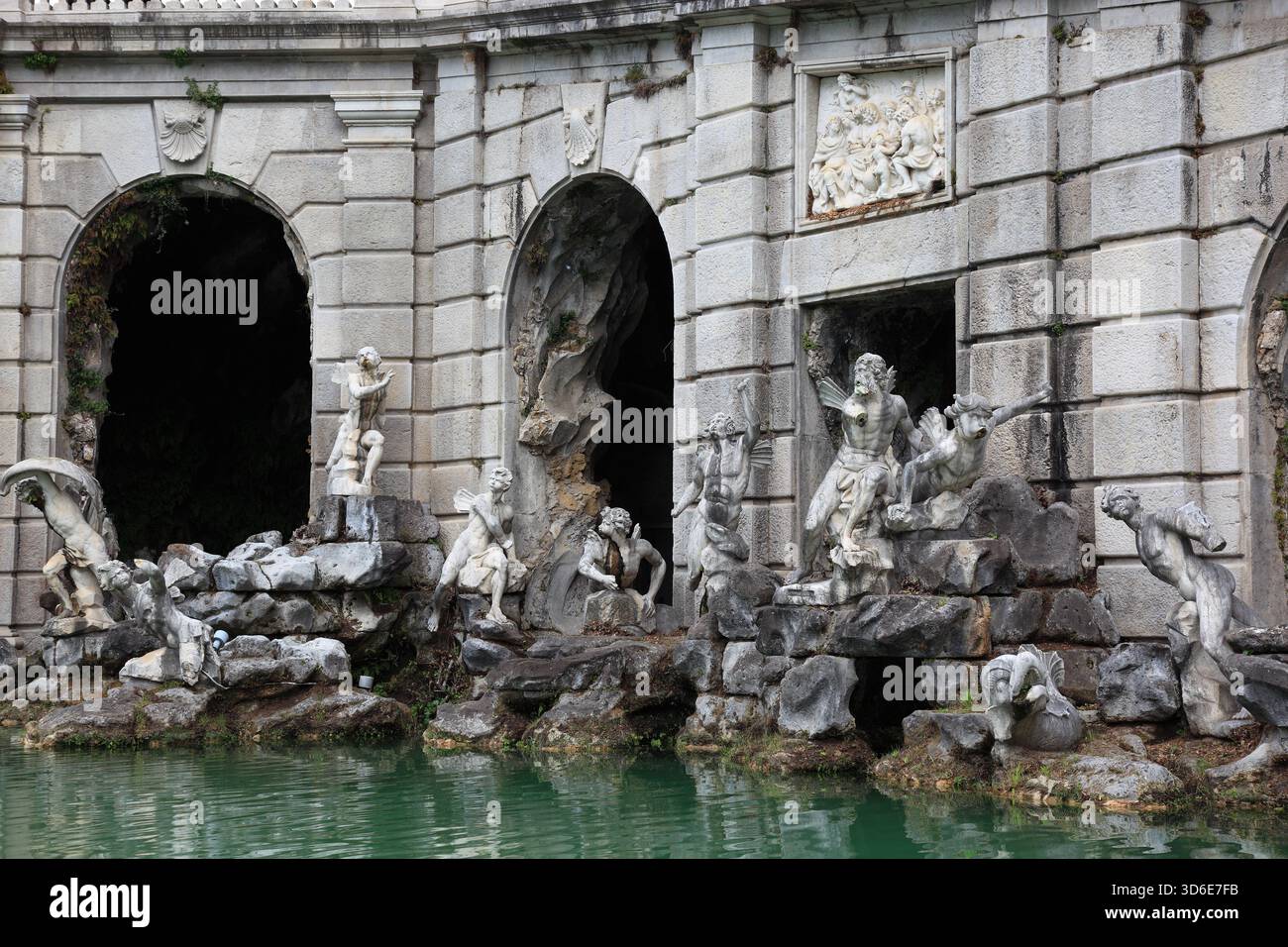 Fontana dell'Eolo nei giardini della reggia, Reggia di Caserta, Palazzo reale di Caserta, Reggia di Caserta, uno dei palazzi più grandi d'Europa, una Foto Stock