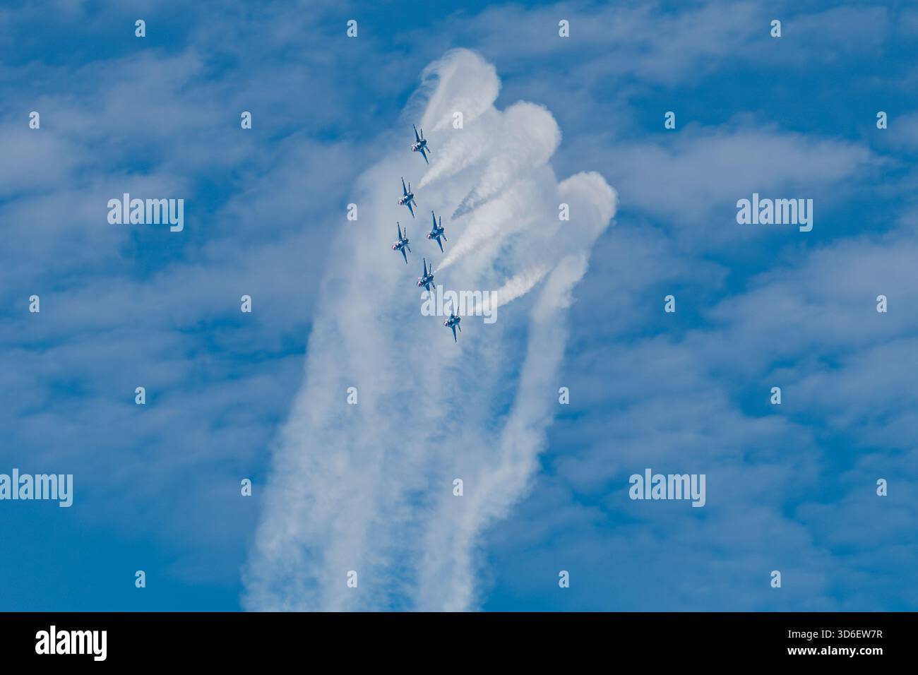 I Thunderbirds jet eseguono acrobazie di precisione nel cielo al Chicago Air & Water Show. Foto Stock