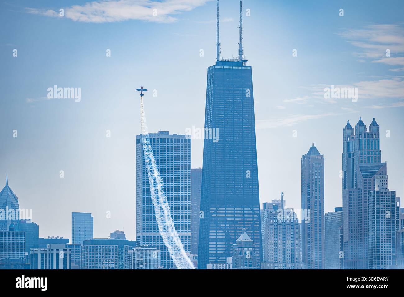 I Thunderbirds jet eseguono acrobazie di precisione nel cielo al Chicago Air & Water Show. Foto Stock