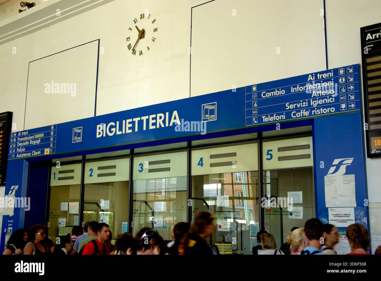 Stazione ferroviaria di Pisa Foto Stock