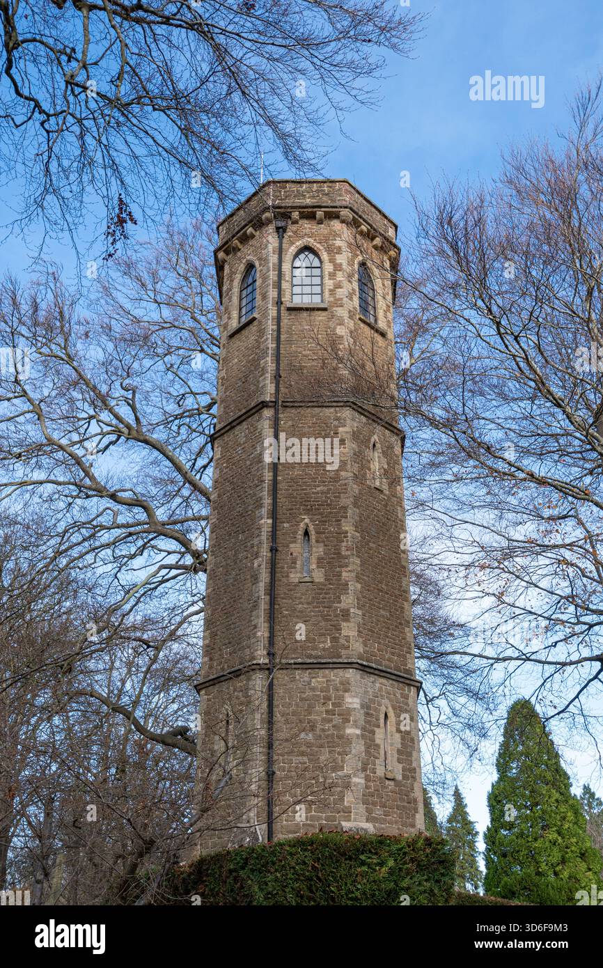 Bookers Tower a Guildford, una follia classificata di grado II costruita nel 1839 a Surrey, Inghilterra, Regno Unito Foto Stock