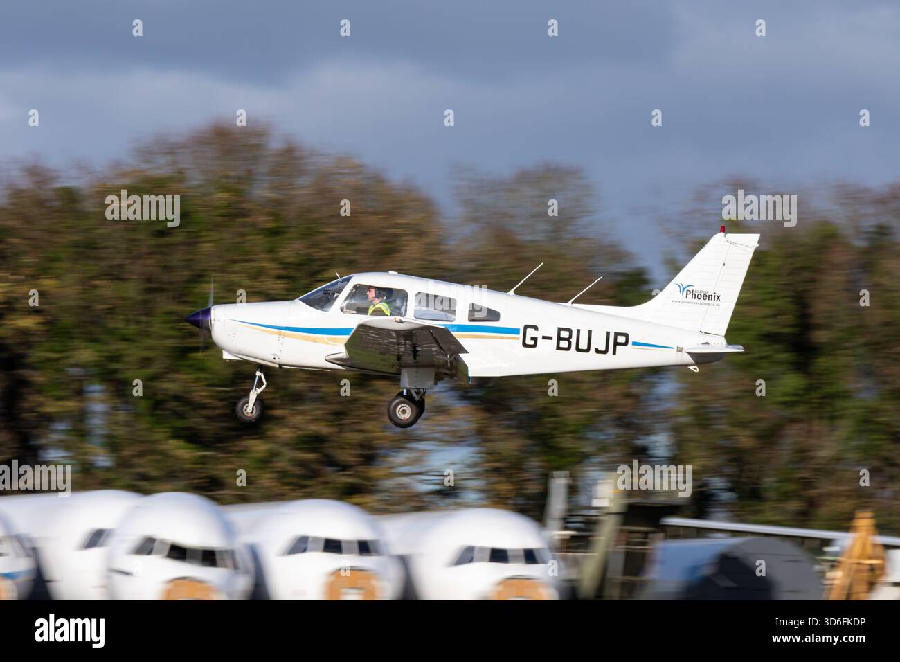 G-BUJP Piper PA-28-161 Warrior II Cotswold Airport Kemble 20/11/2025 Foto Stock