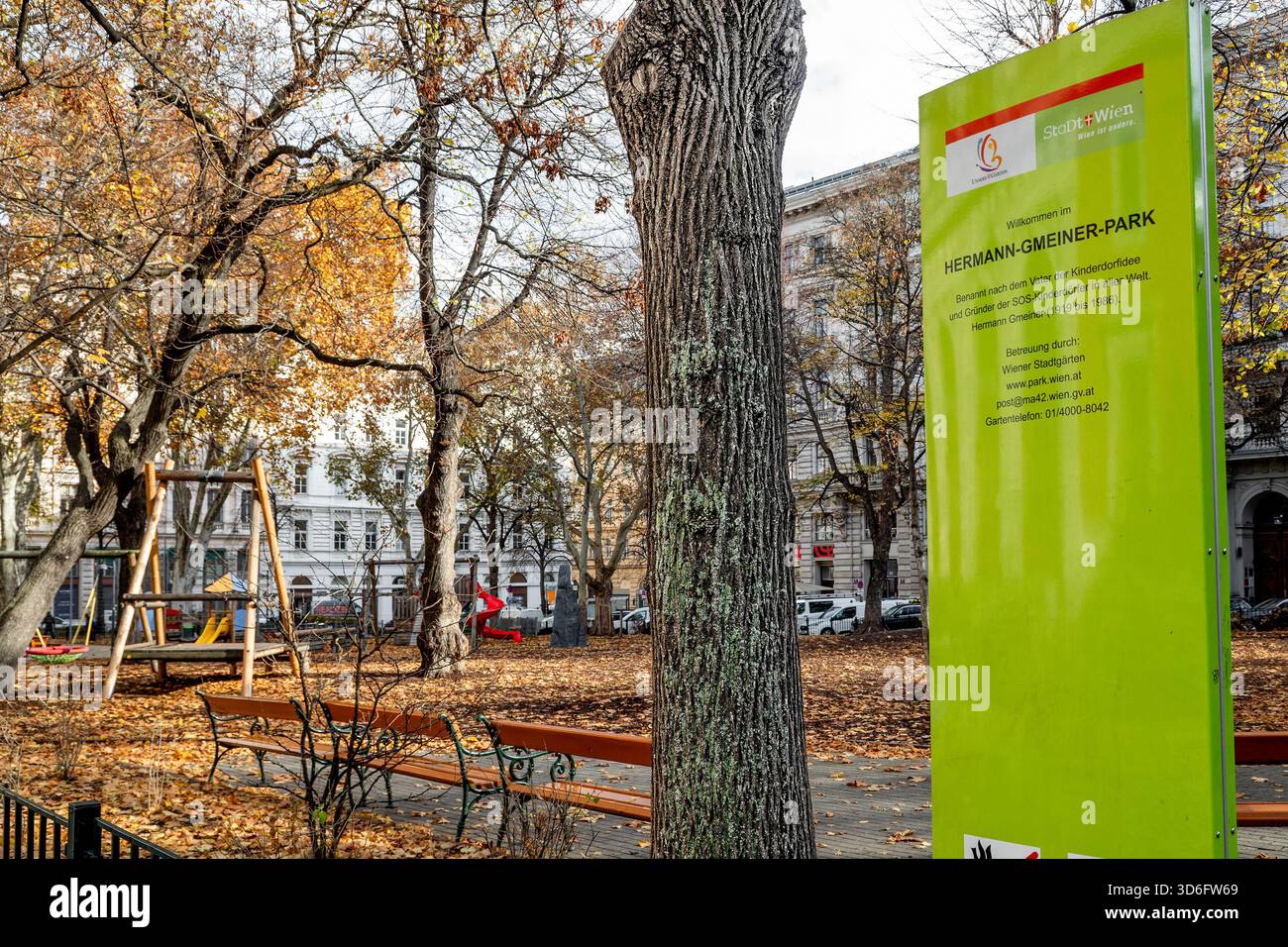 Hermann-Gmeiner-Park, Gründer von SOS Kinderdorf, Parco a Wien, Österreich // Hermann Gmeiner Park, fondatore del SOS Children's Village, parco a Vienna, Austria - 20251118 PD18482 credito: APA-PictureDesk/Alamy Live News Foto Stock