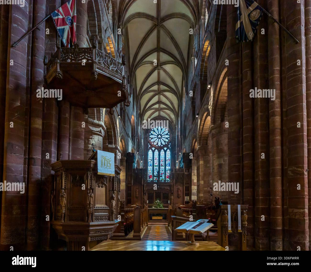 Rosone orientale e pulpito della cattedrale di San Magnus, Kirkwall, Isole Orcadi, Scozia, Regno Unito Foto Stock