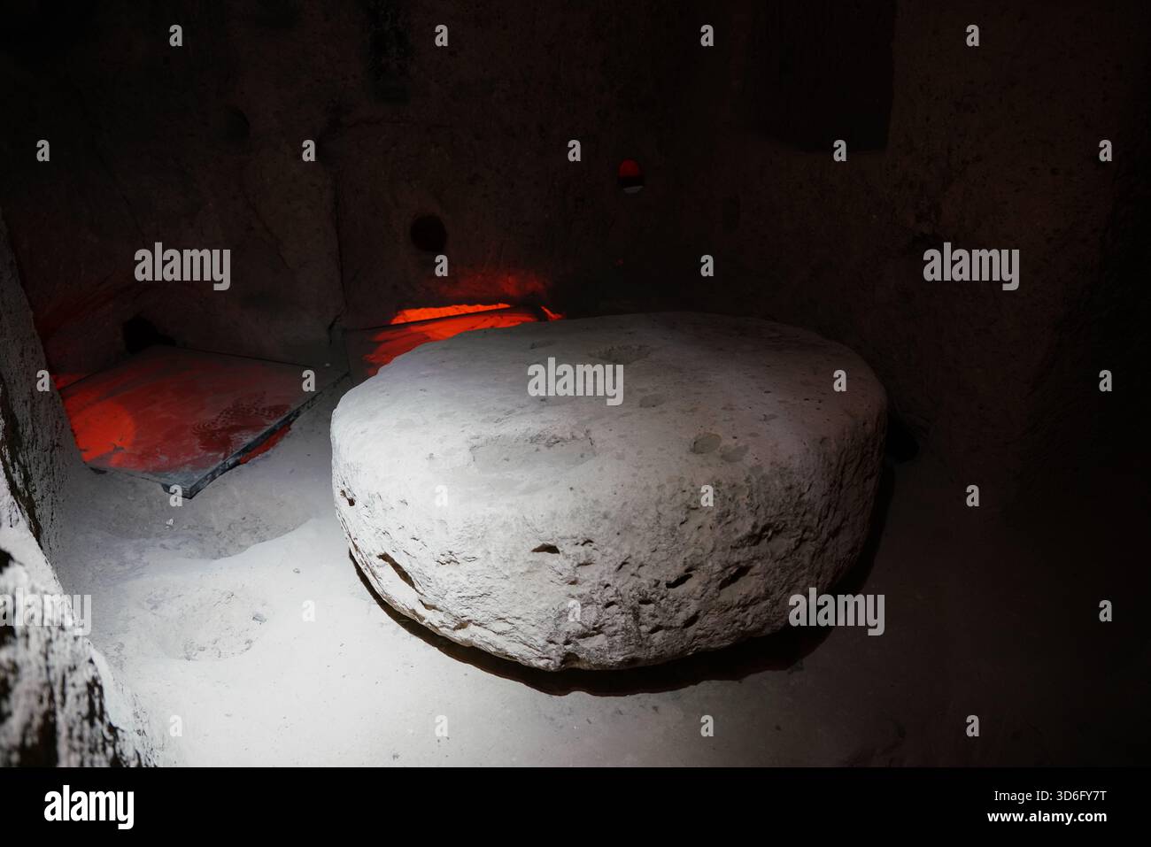 NEVSEHIR, TURKIYE - 09 AGOSTO 2025: Città sotterranea di Kaymakli nella città di Kaymakli Foto Stock