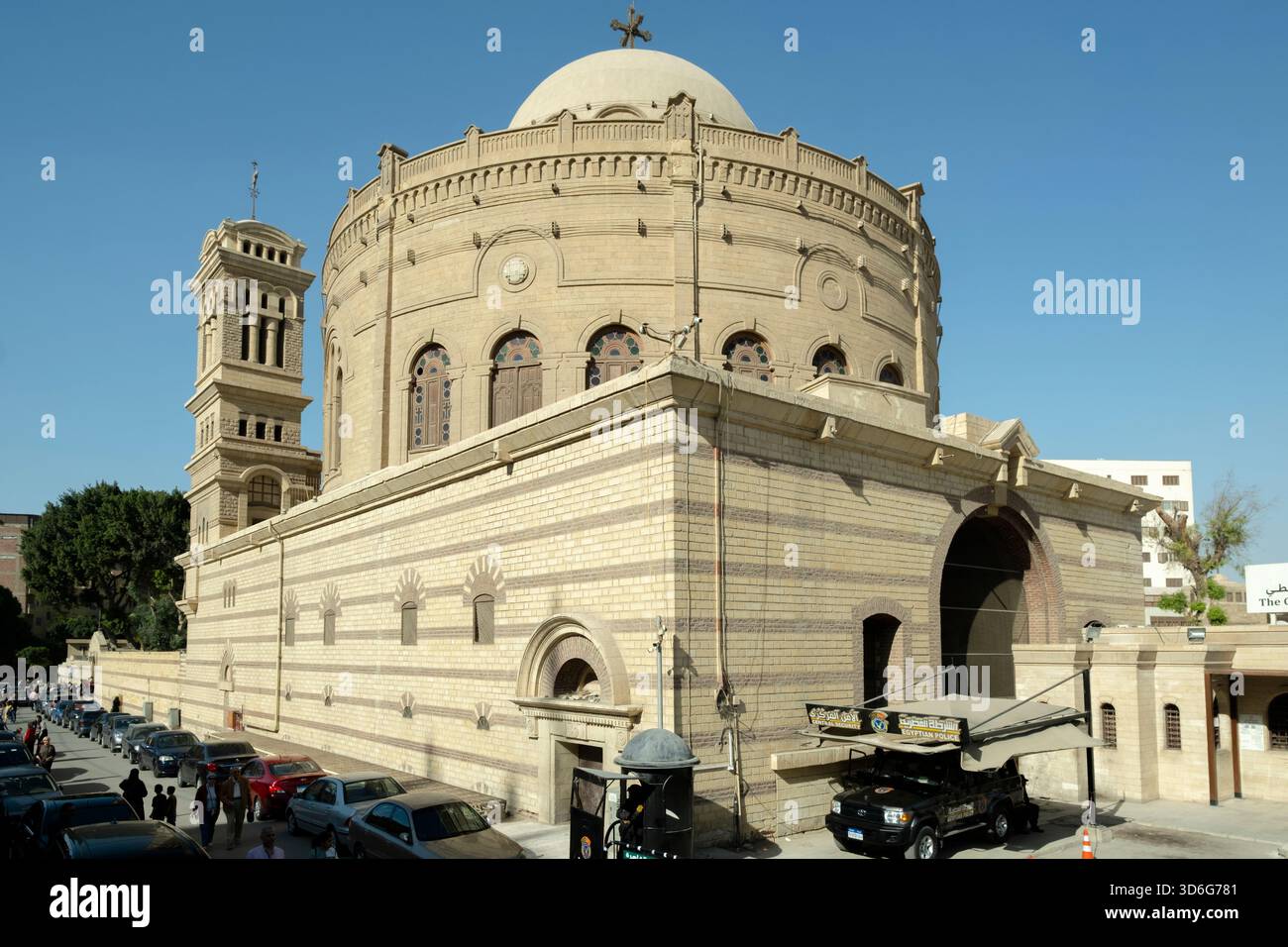 Chiesa copta ortodossa di st. George in piedi sotto un cielo azzurro nel vecchio Cairo, in Egitto Foto Stock