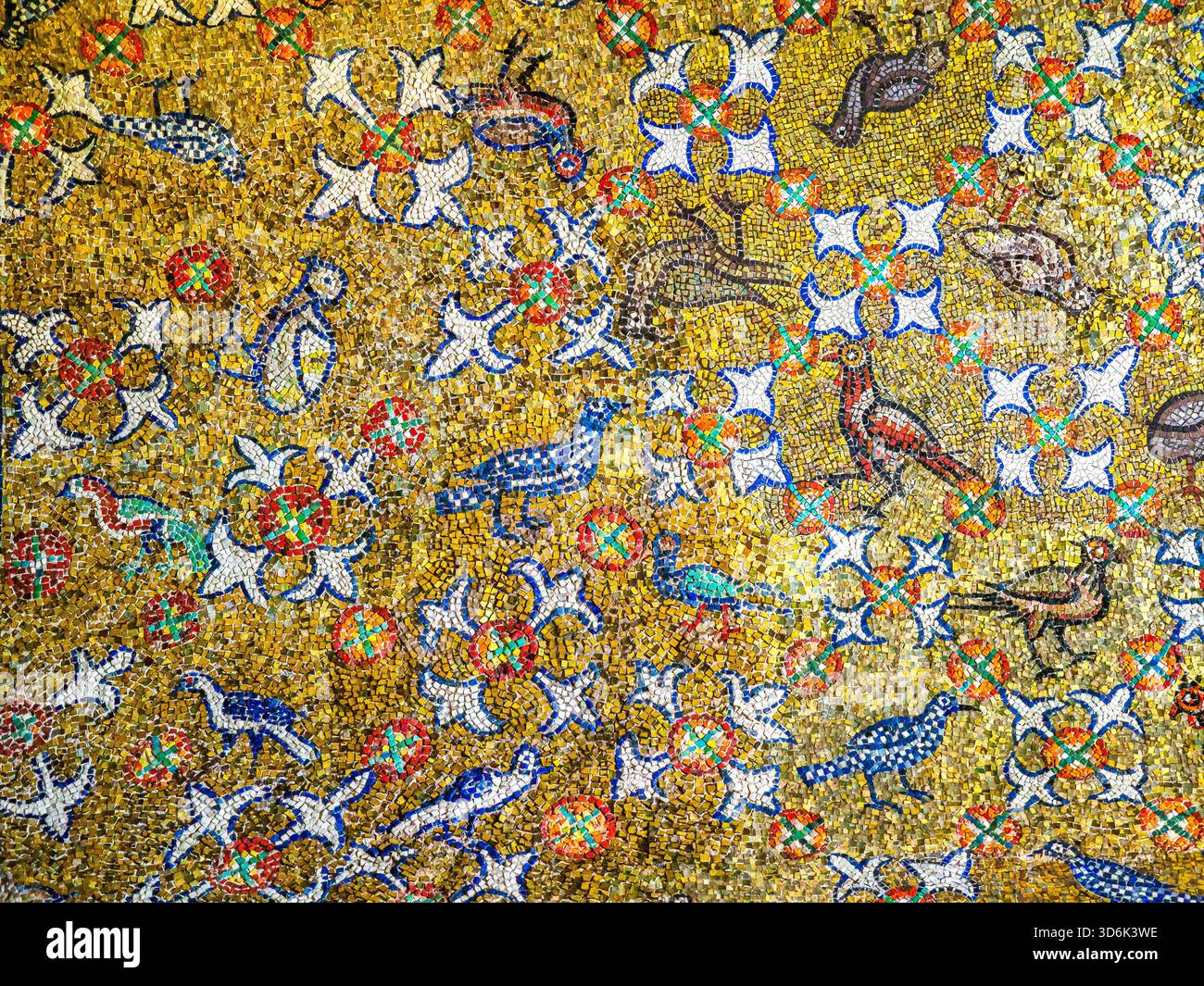 Mosaico decorativo - Cappella di Sant'Andrea, cappella privata del vescovo, costruita ai tempi di Teodorico (fine V secolo) e dedicata a Sant'Andrea - Museo Arcivescovile - Ravenna, Italia Foto Stock