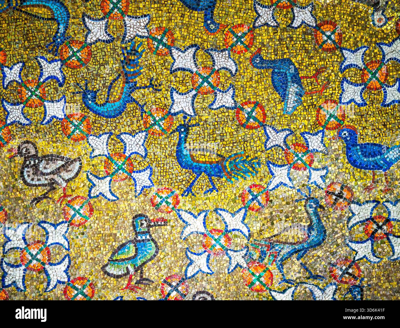 Mosaico decorativo - Cappella di Sant'Andrea, cappella privata del vescovo, costruita ai tempi di Teodorico (fine V secolo) e dedicata a Sant'Andrea - Museo Arcivescovile - Ravenna, Italia Foto Stock